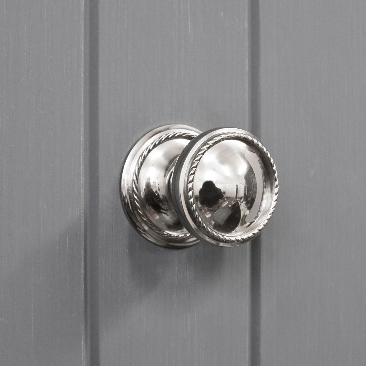 Front door centre door knob