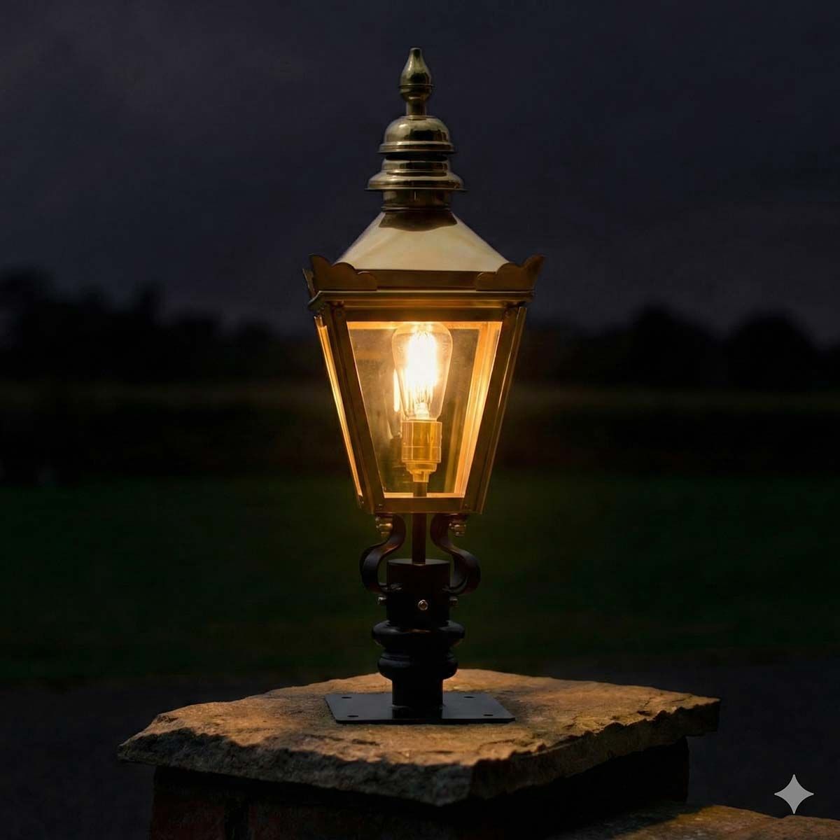 Digital Illustartion of the Polished Brass Harrogate Pillar Light and Lantern Set Illuminated at Night