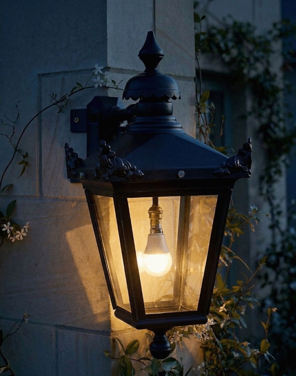 Digital Illustration of the 61 x 46cm Standard Victorian Top-Fix Corner Wall Lantern Lit up at Night 