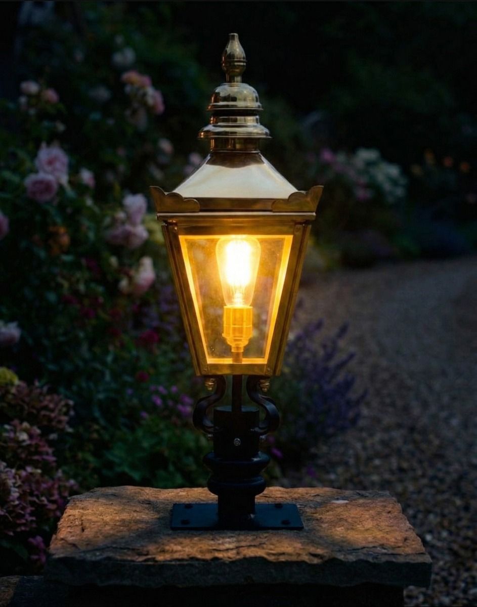 Digital Illustration of the 64cm Polished Brass Harrogate Pillar Light and Lantern Set from a Face on View Lit up at Night
