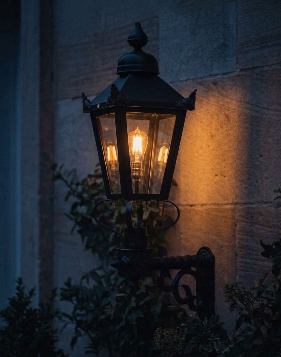 Digital Illustration of the 98 x 46cm Victorian Wall Lantern on a Royale Bracket Lit up at Night 