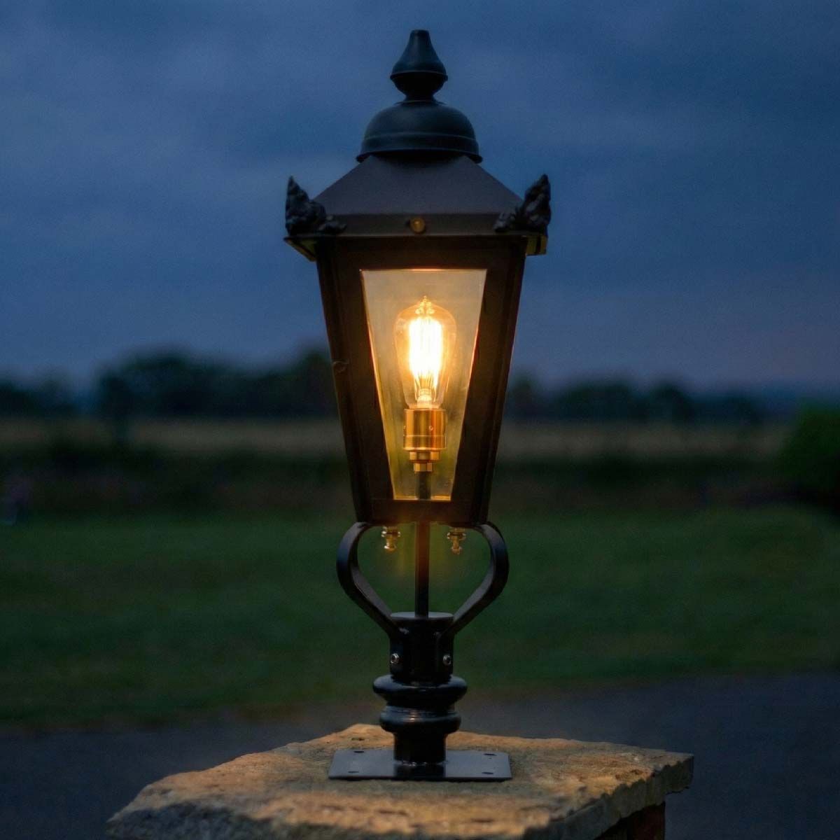 Digital representation of Victorian Pillar Light and Lantern Set 71cm lit up at night