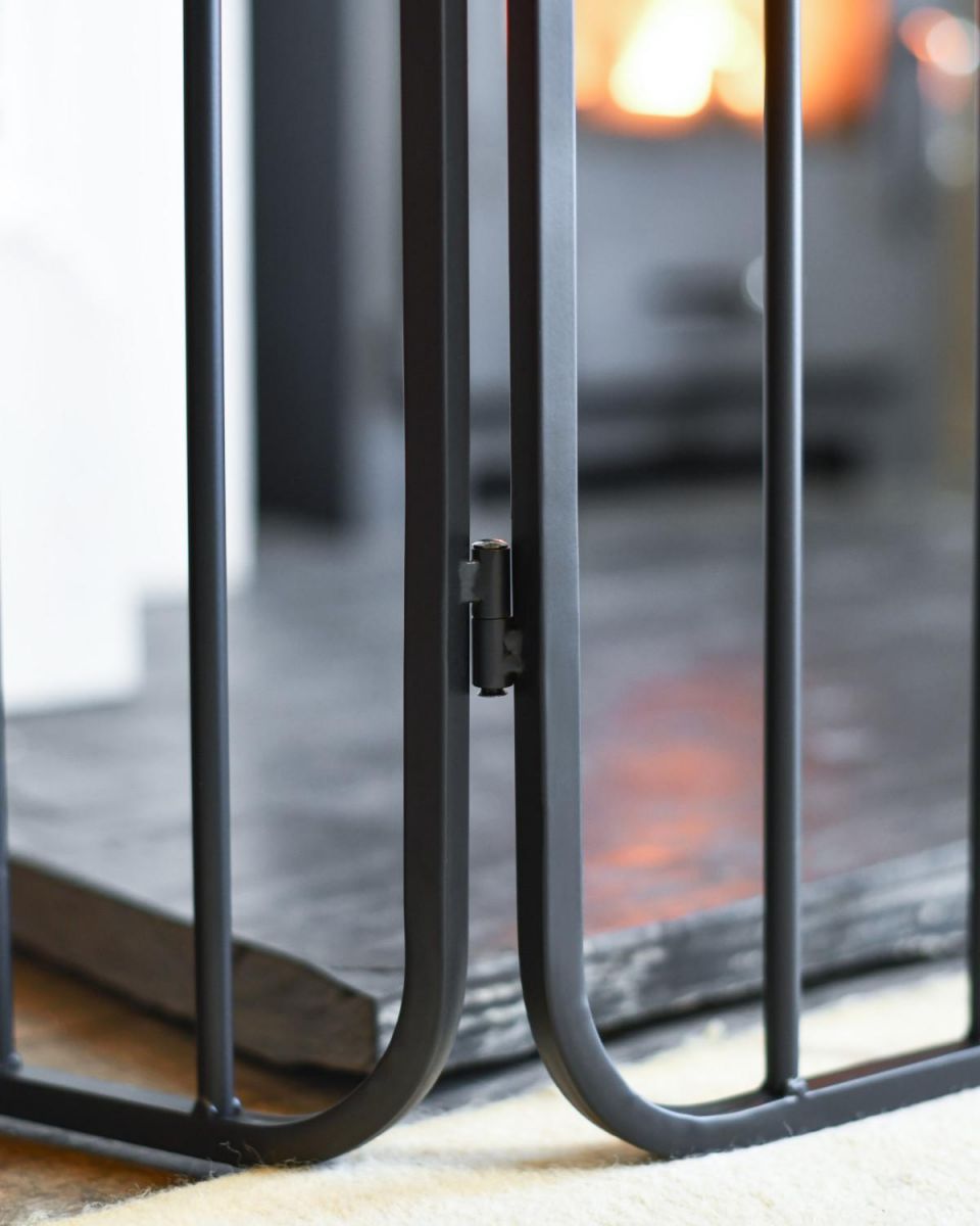 Close Up Of "Divisio" Heavy Duty Fire Guard Hinge