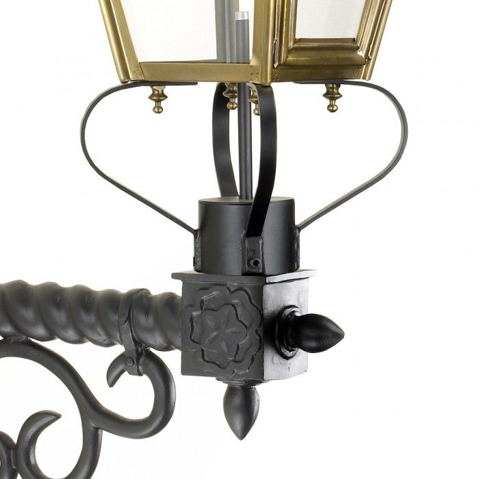 Close up of the Royale Bracket & Frog Collar