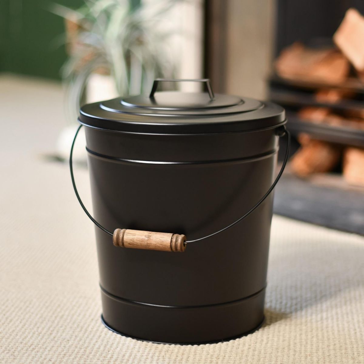 Black Ash Bucket in Situ  Black Ash Bucket in Situ
