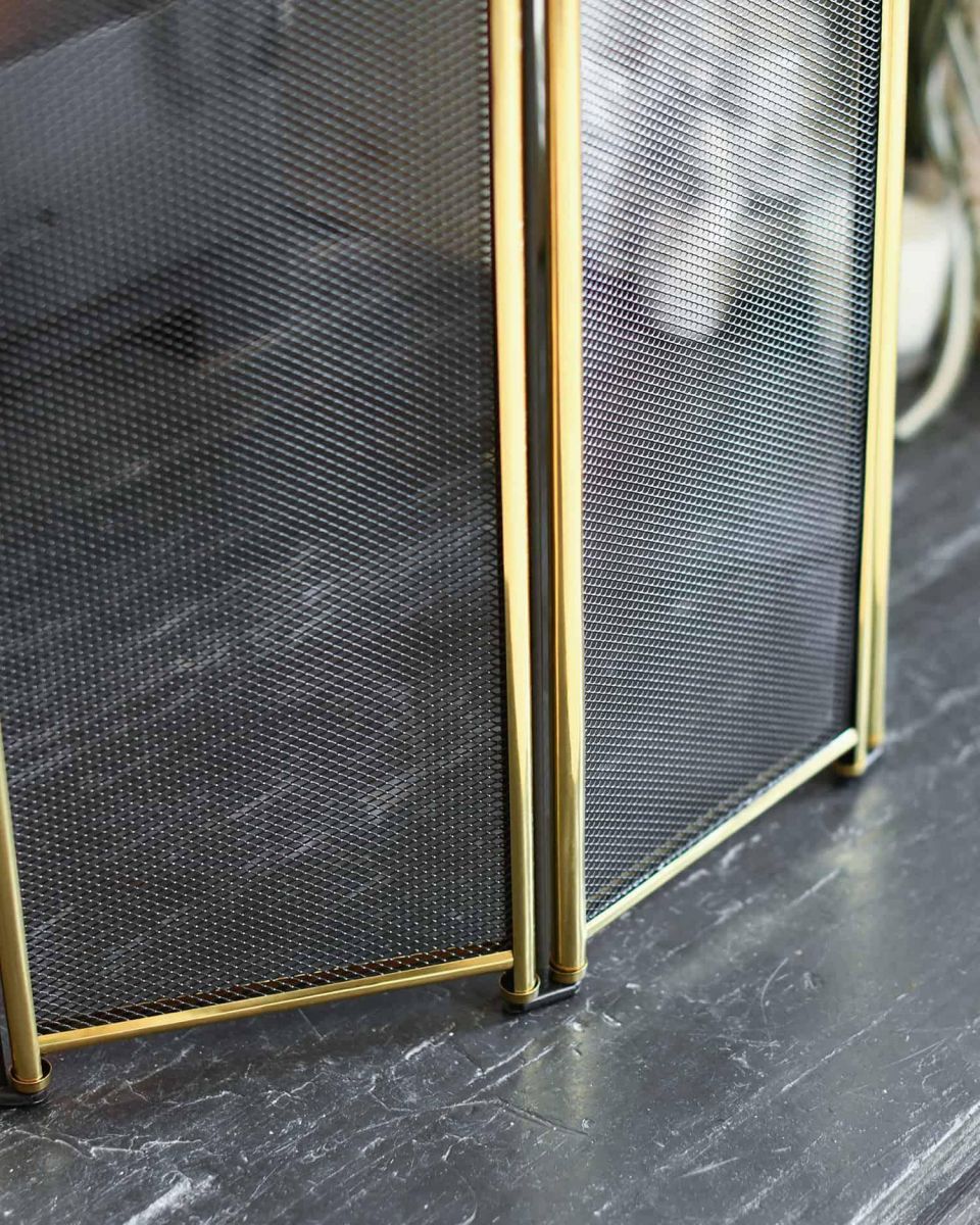 Close-Up of Integral Mesh for Dynasty Four Fold Fire Screen in Polished Brass Close-Up of Integral Mesh for Dynasty Four Fold Fire Screen in Polished Brass