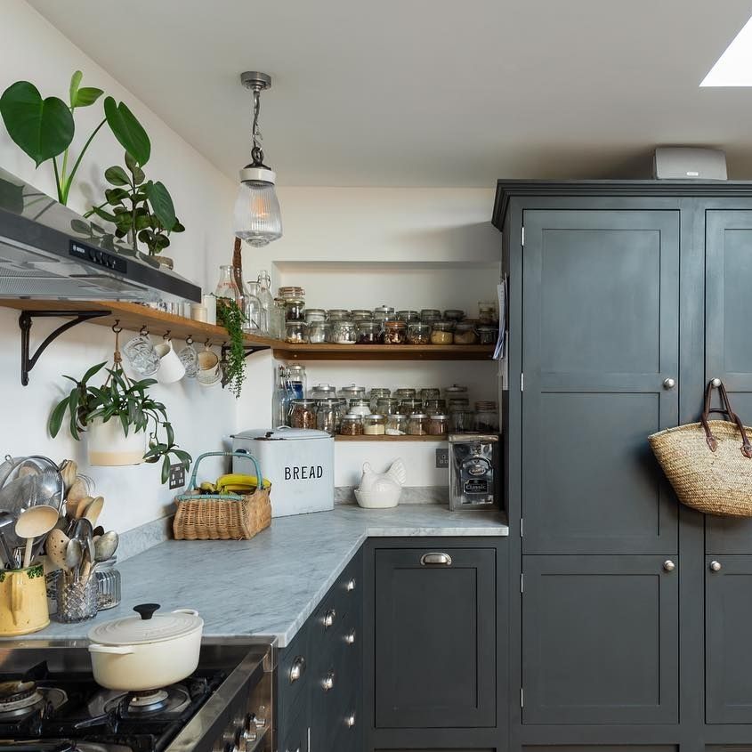 Curved Iron Shelf Bracket in Kitchen Curved Iron Shelf Bracket in Kitchen