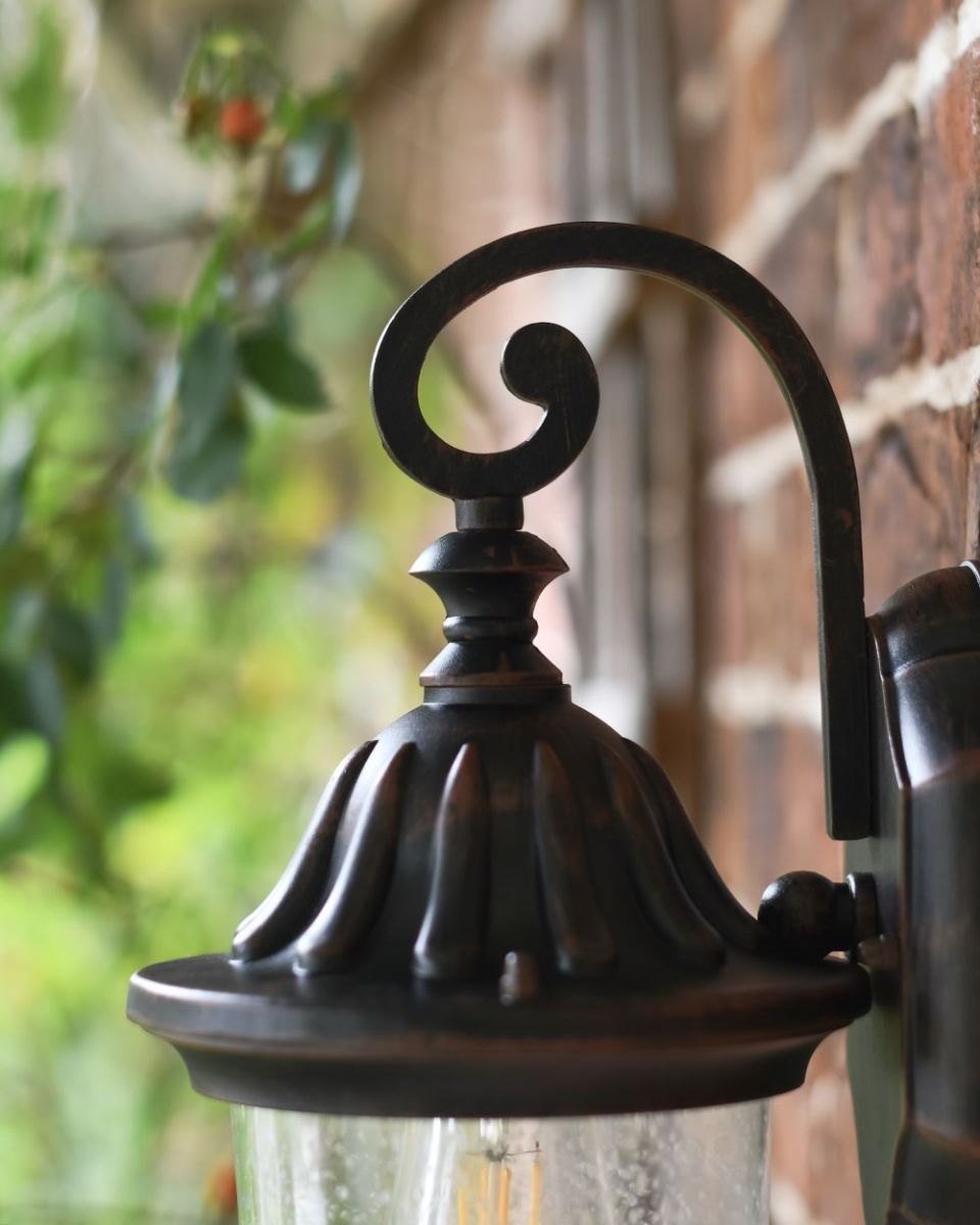 Close up of top fixing detail Close up of top fixing detail