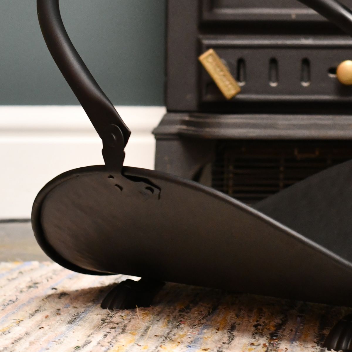 detailed image of black log holder