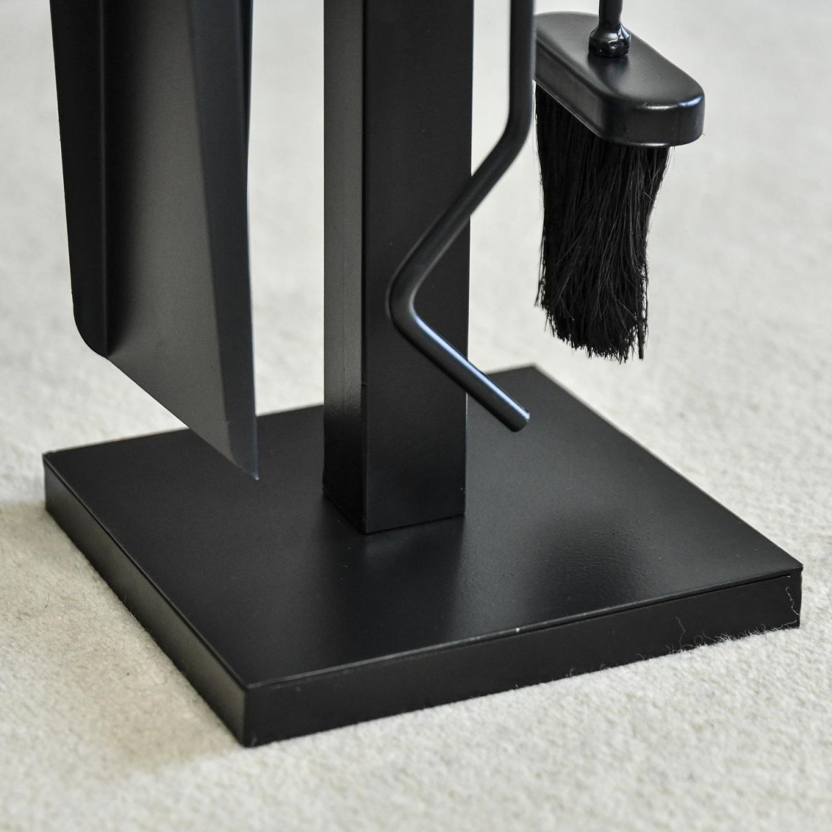 Close up of square base 