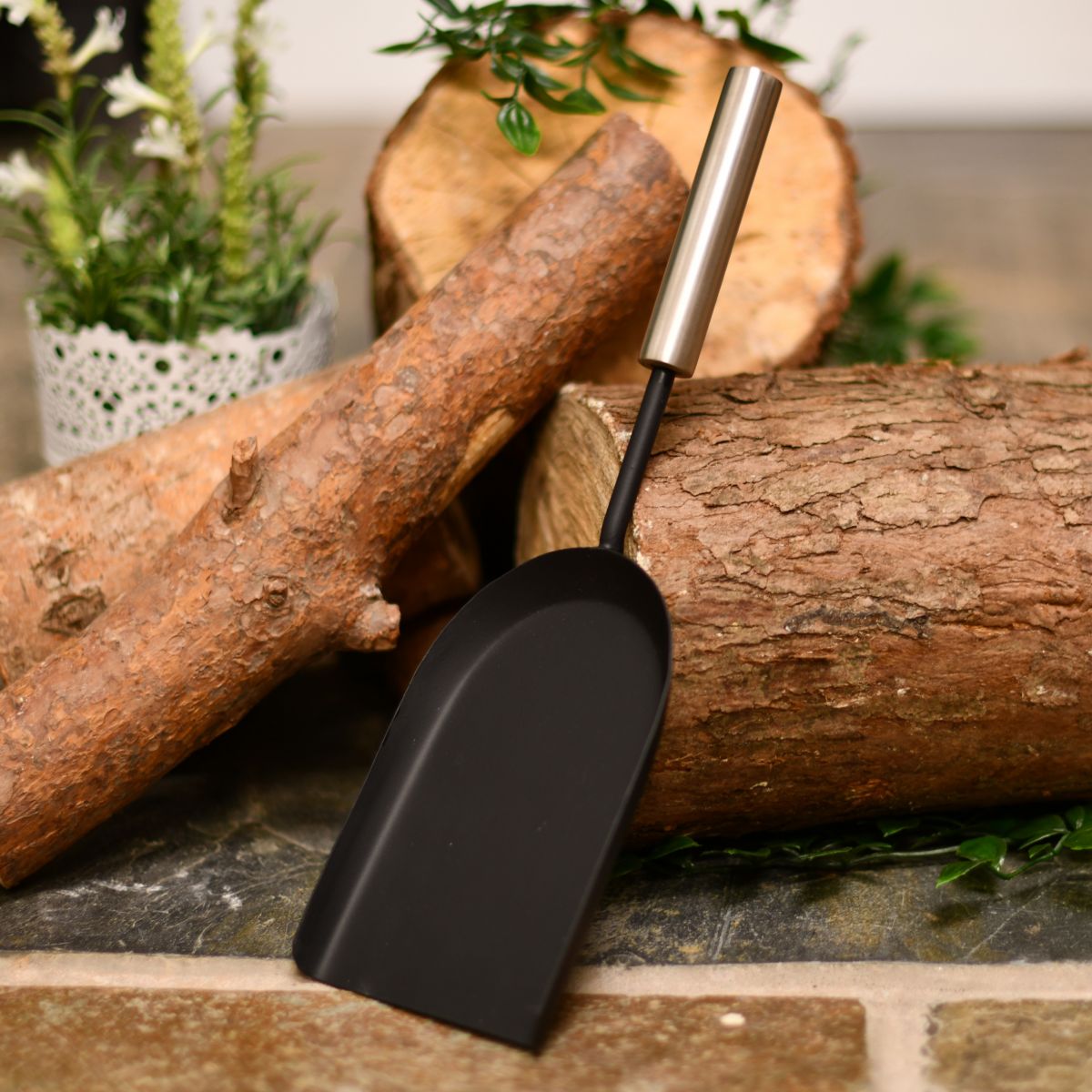 Fireplace cleaning dust pan Fireplace cleaning dust pan