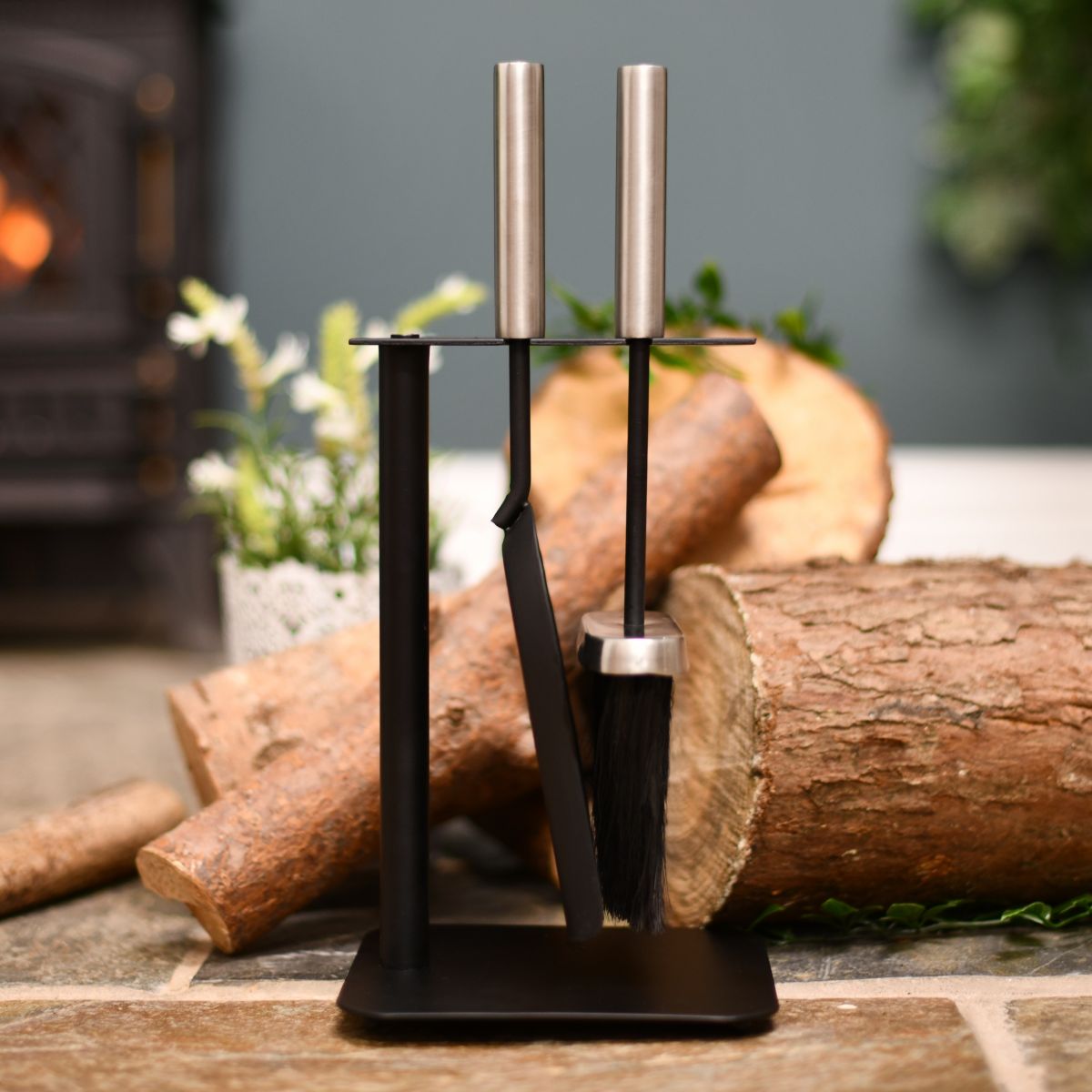 Contemporary freestanding brush & pan set Contemporary freestanding brush & pan set