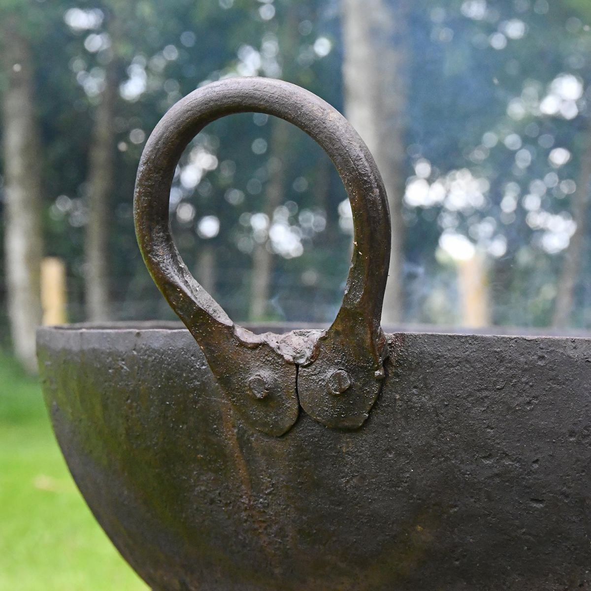 Round Handles on the Side of the Kadai Bowl