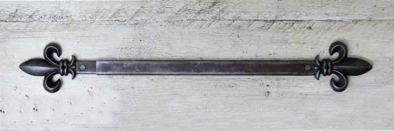 Fleur-de-Lys Extending Iron Curtain Rail