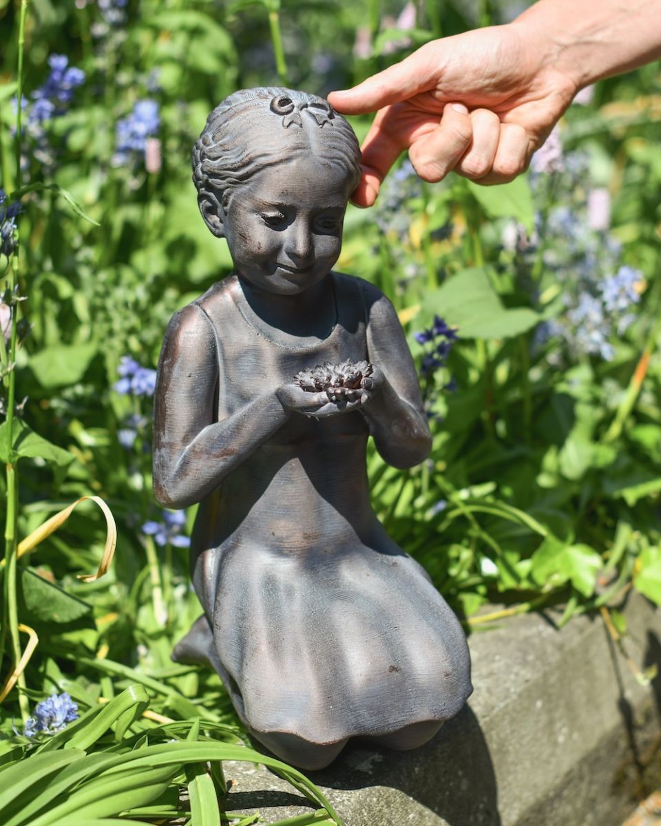 Scale image of garden sculpture