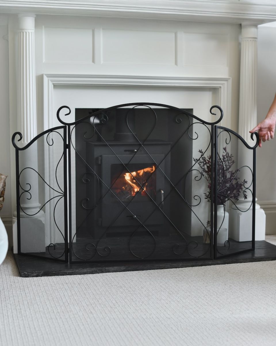 Scale image of triple-fold fire guard Scale image of triple-fold fire guard