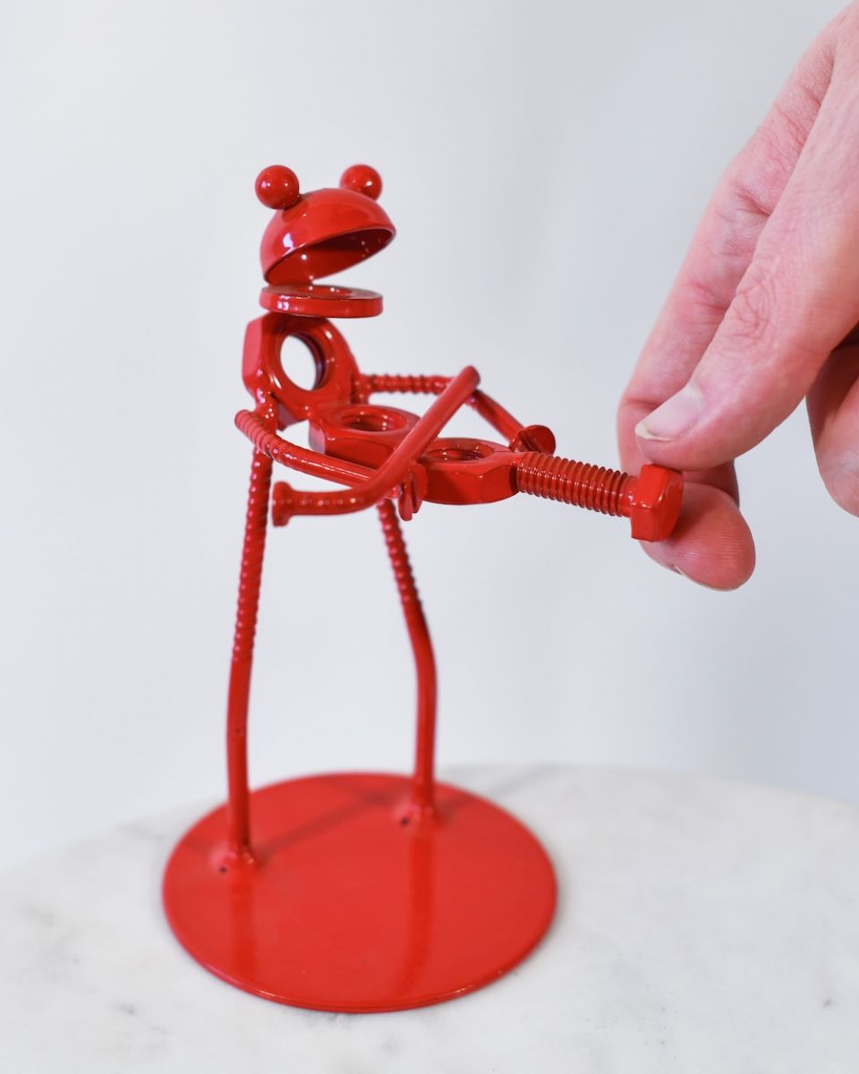 Scale image of scrap metal art sculpture Scale image of scrap metal art sculpture