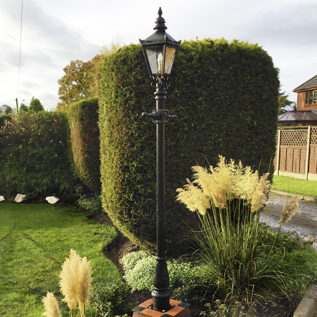 Harrogate Lamp post set - garden landscaping