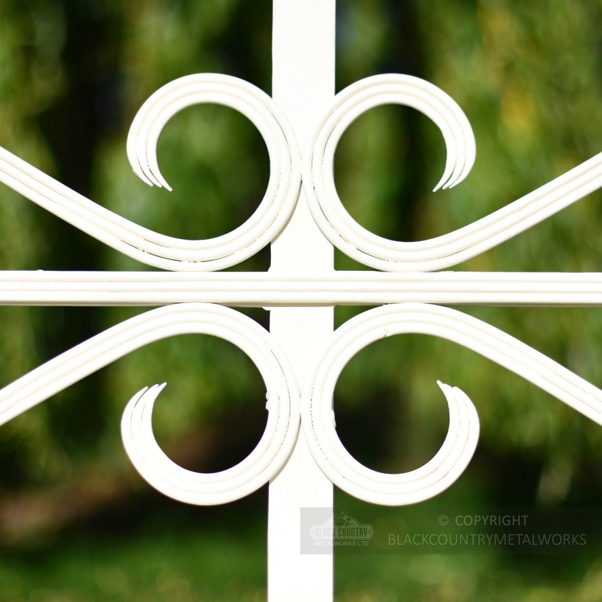 GB021 - Cradley Deluxe - close up of wrought iron curl pattern on garden bench GB021 - Cradley Deluxe - close up of wrought iron curl pattern on garden bench