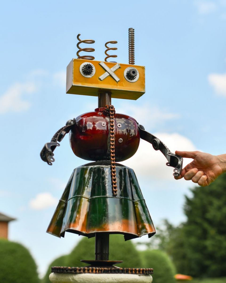 Scale image of Geometric Recycled Robot Sculpture