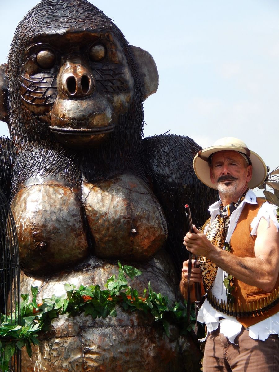 “General Godfrey” Eastern Mountain Gorilla Garden Sculpture