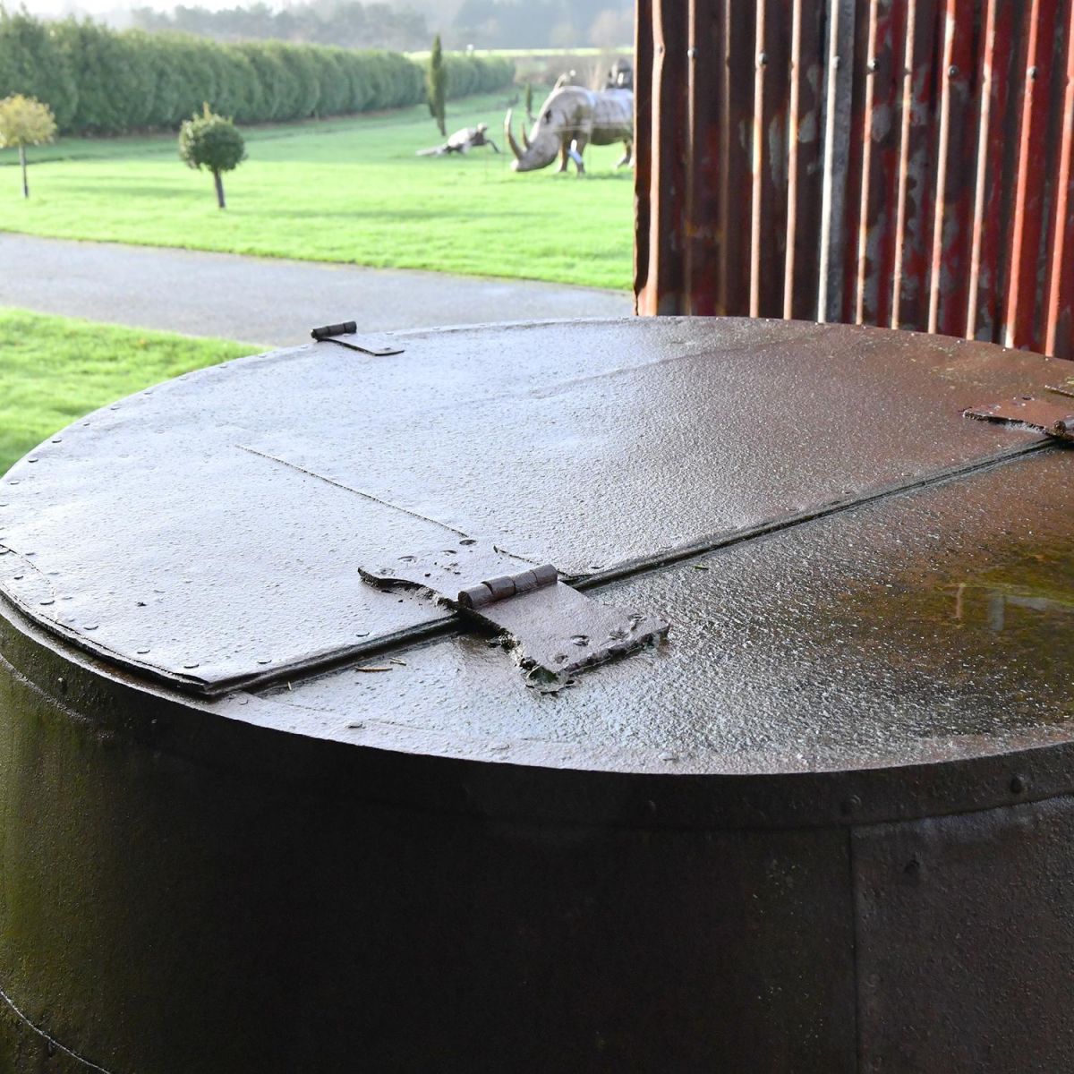 Hinged Lid on the Top of the Planter