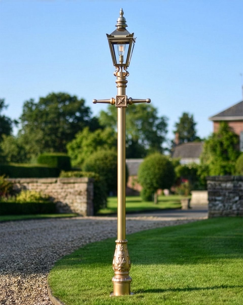 Gold and Brass Finish Harrogate Lamp Post 2.25m digital illustration