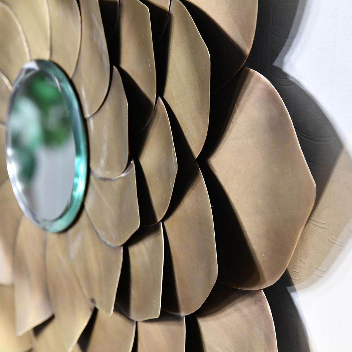 Side View of the Golden Flower Mirror