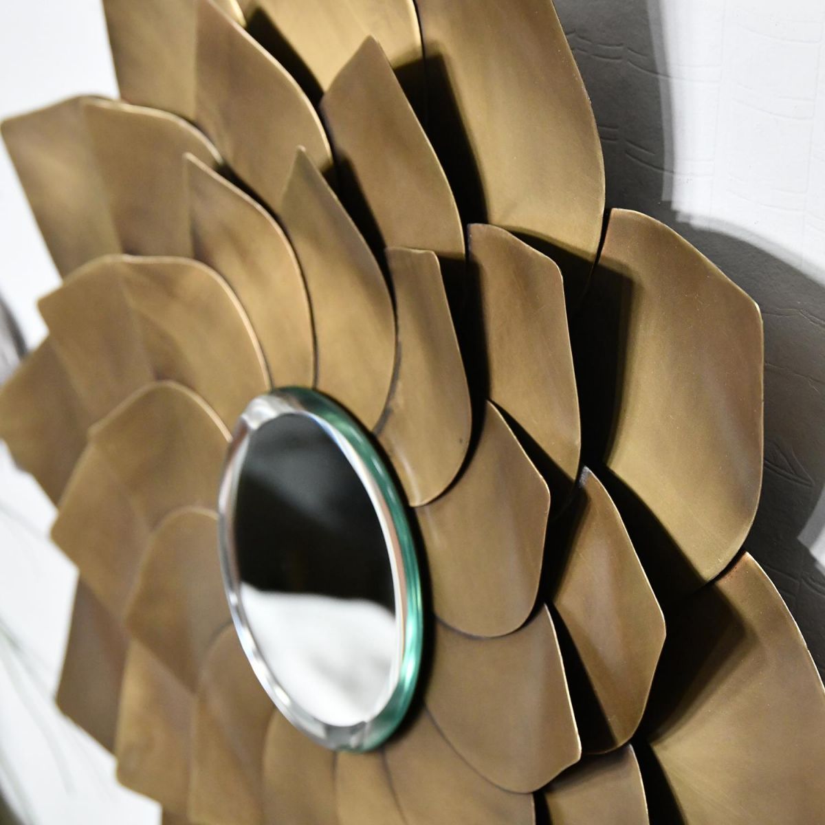 Side View of the Golden Flower Mirror