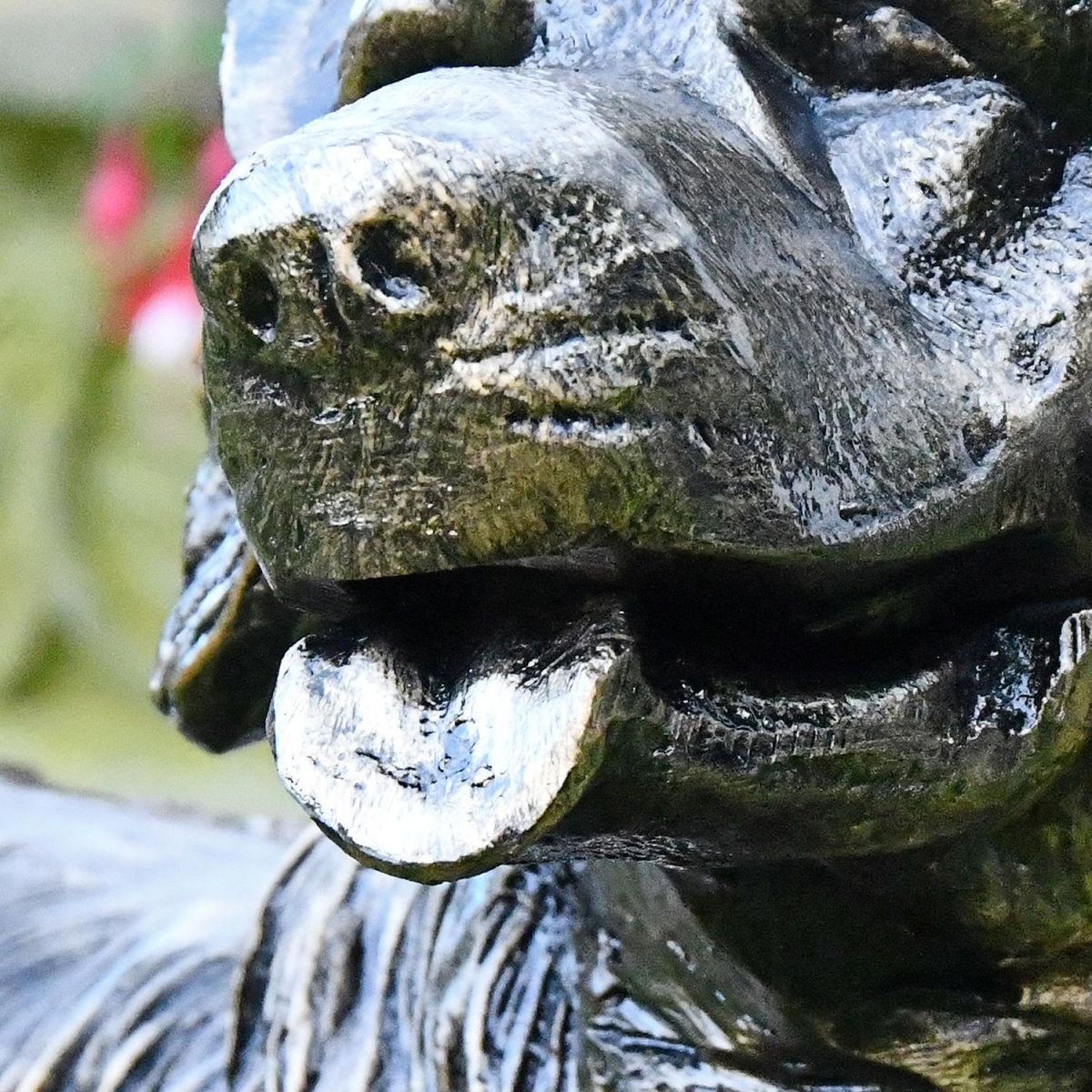 Golden Retriever Sculpture sticking Out it"s Tongue