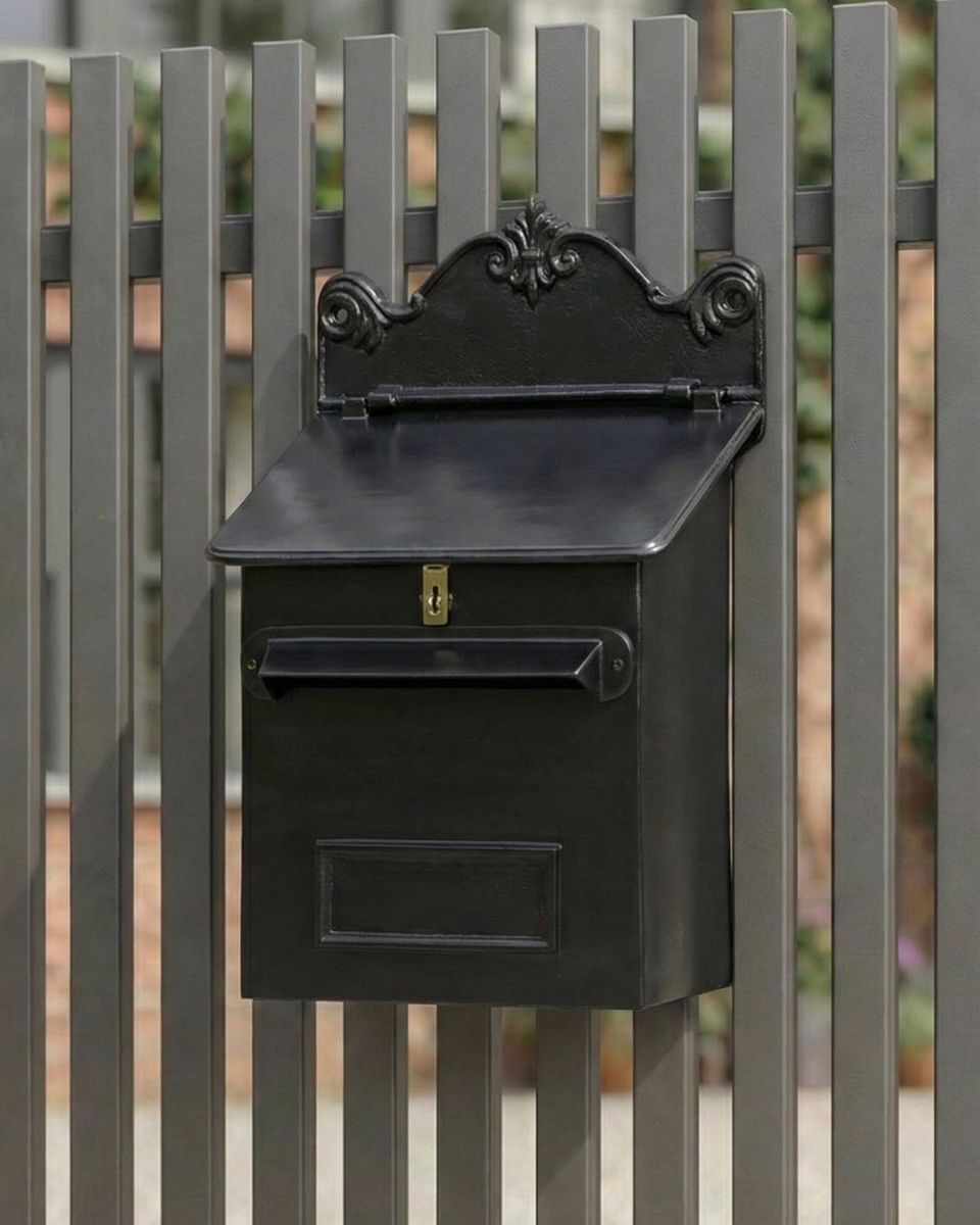 goldhay_personalisation_writing_2_ installed on a gate