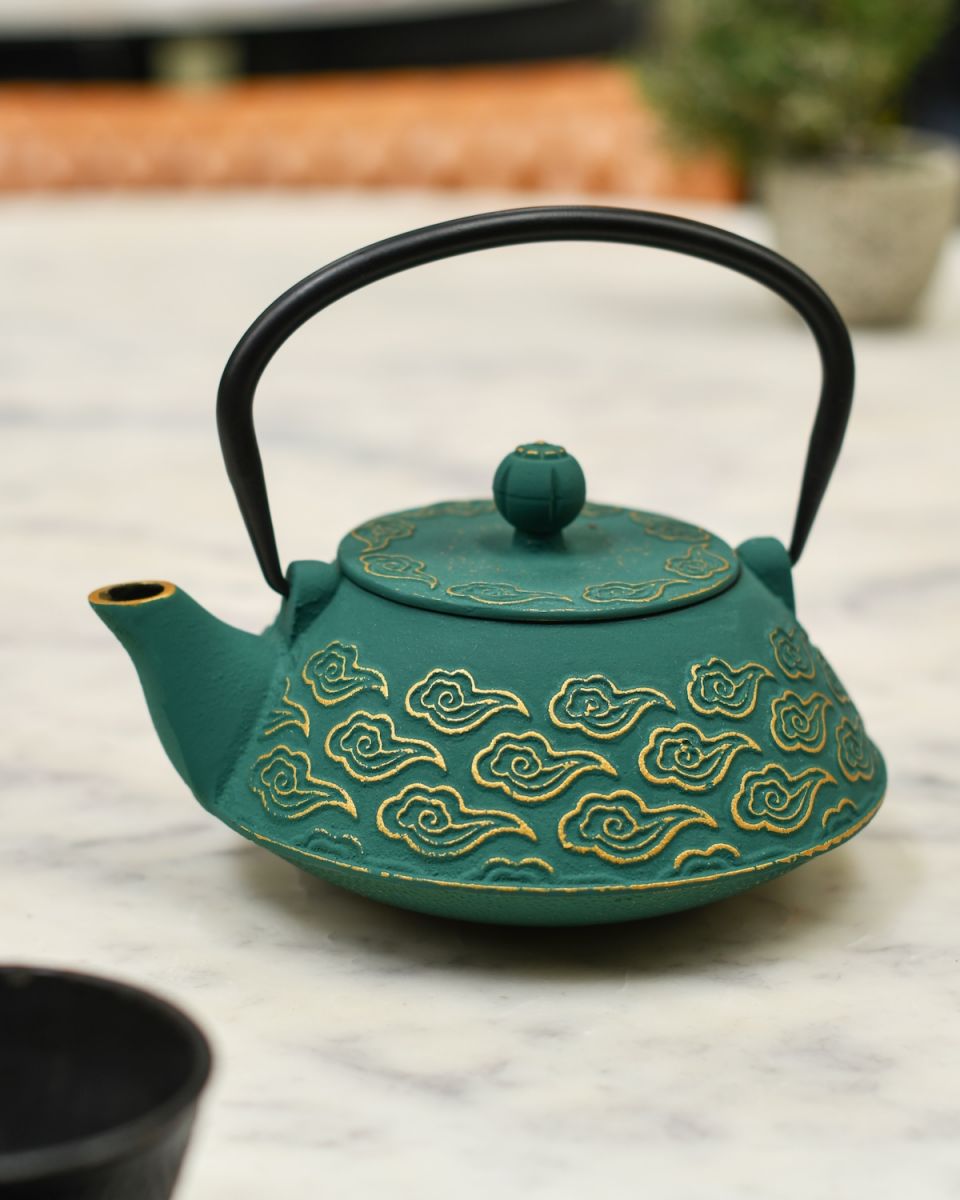 Green & Gold Uwade Style Teapot with Cloud Detailing
