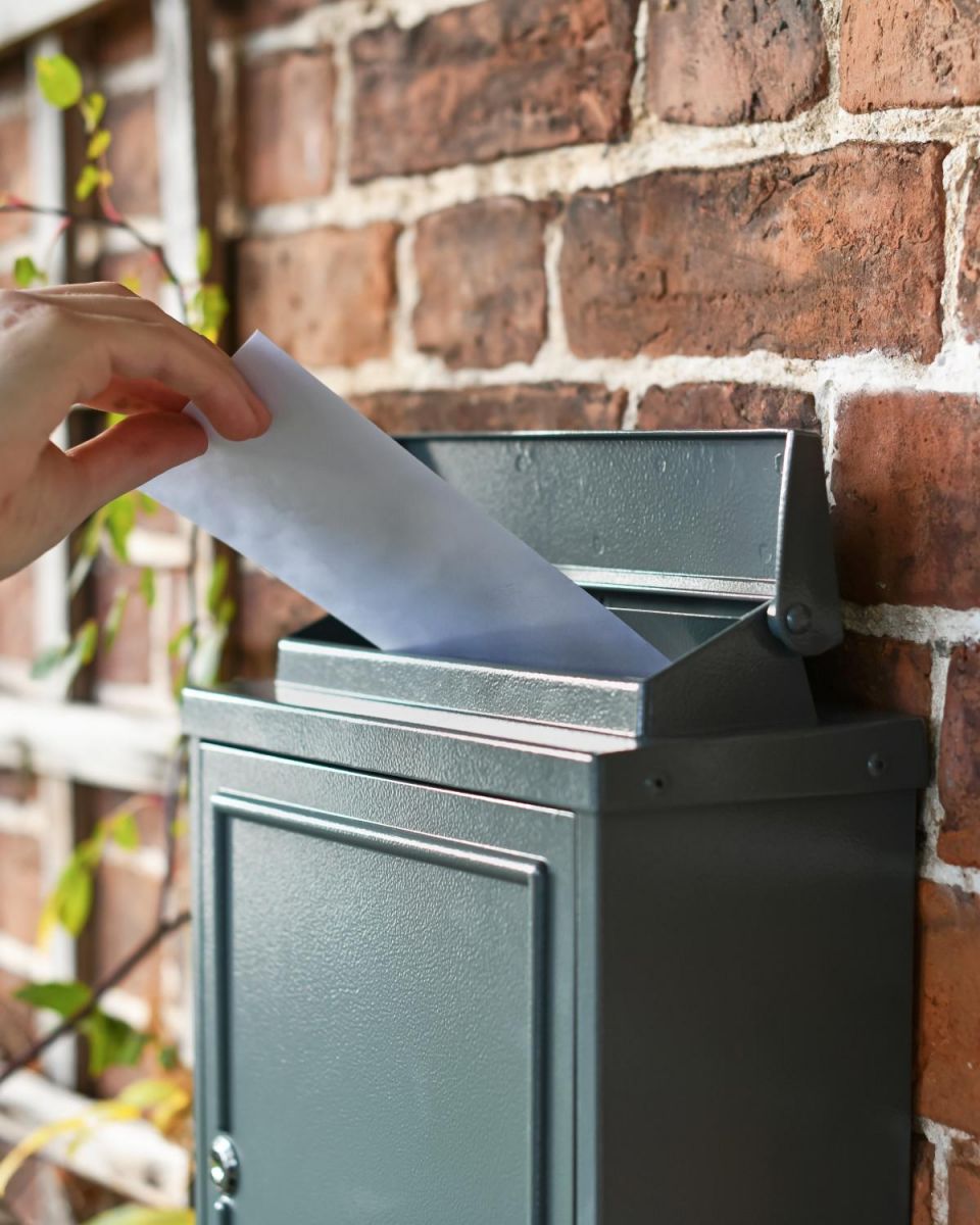 Close-Up of Letter Flap in Use Close-Up of Letter Flap in Use