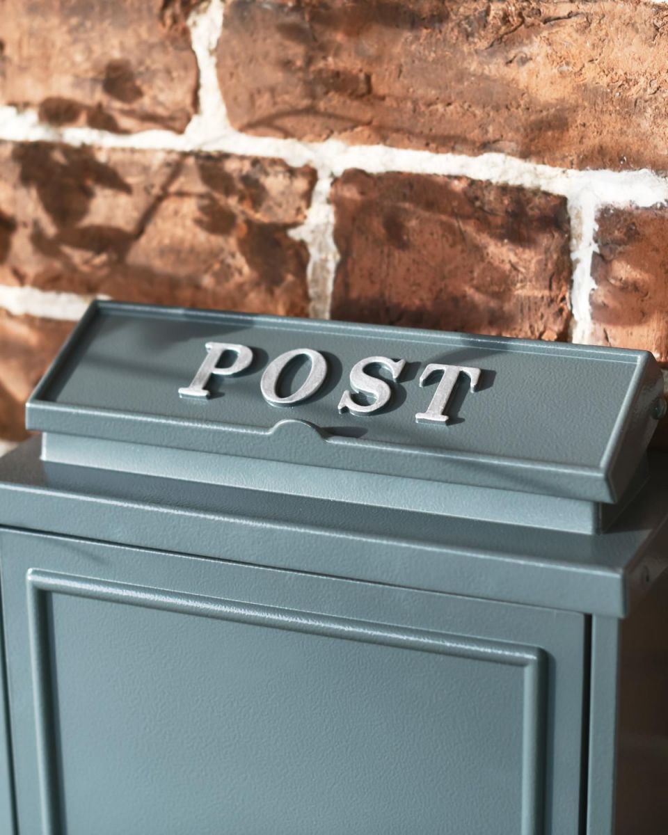 Close-Up of "POST" Lettering on Letter Flap Close-Up of "POST" Lettering on Letter Flap