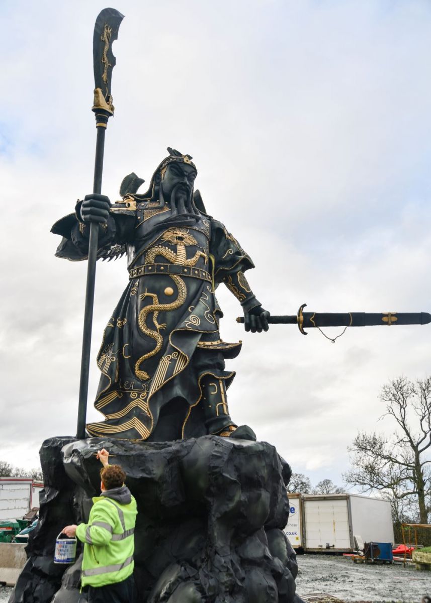 Guan Yu Statue from below