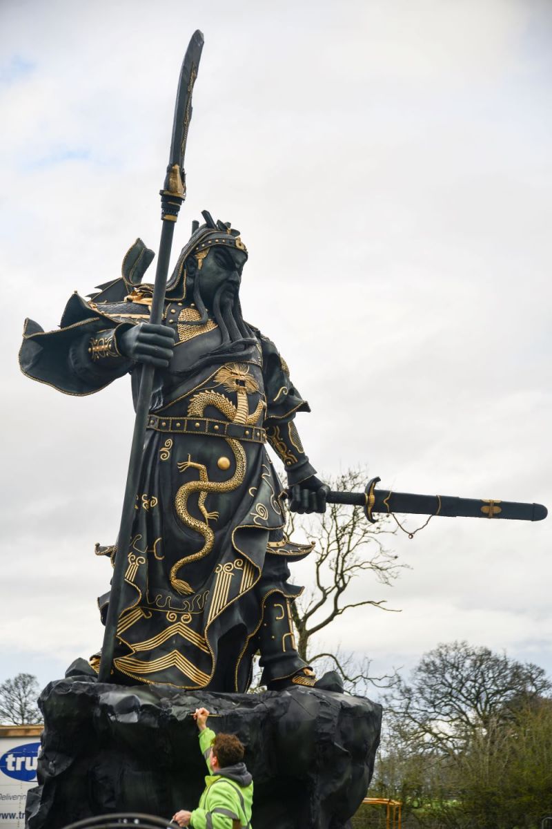 Guan Yu statue Side View