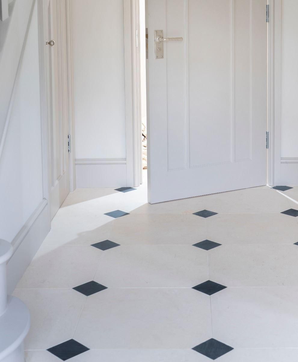 Hammered Polished Nickel Lever Bathroom Door Handle on Door Hammered Polished Nickel Lever Bathroom Door Handle on Door