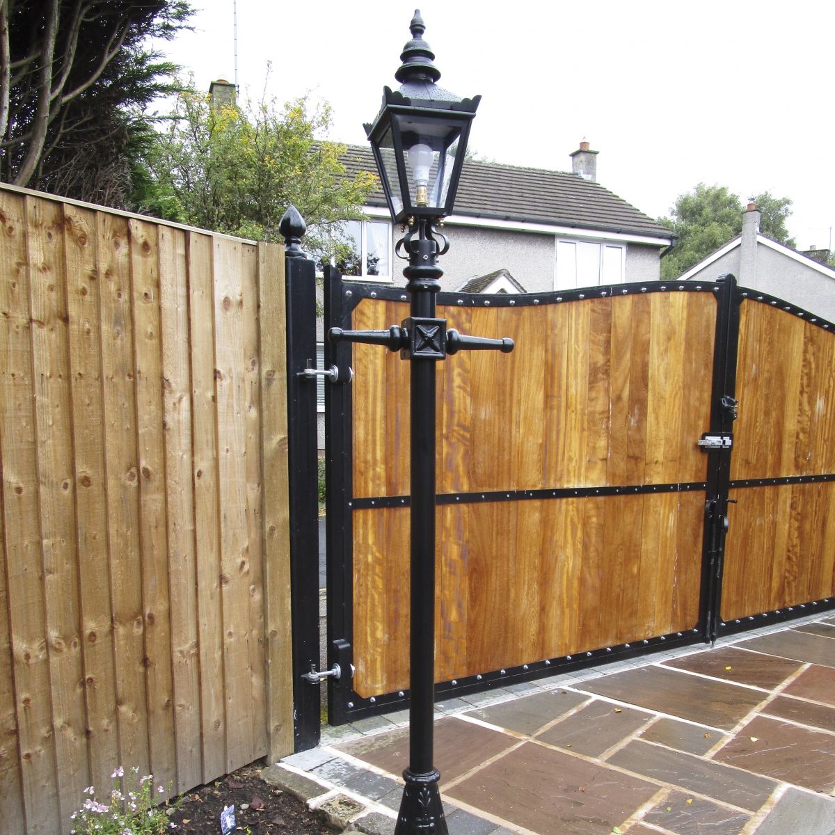 2.2m Harrogate lamp post set driveway lighting