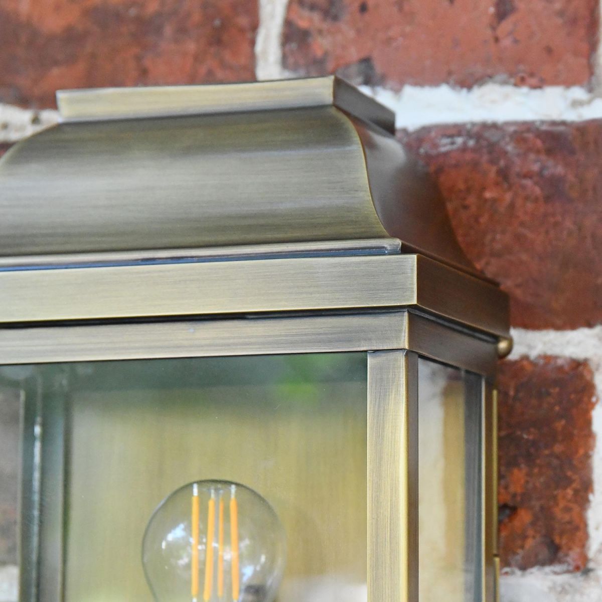 Traditional Design on the Top of the Wall Lantern