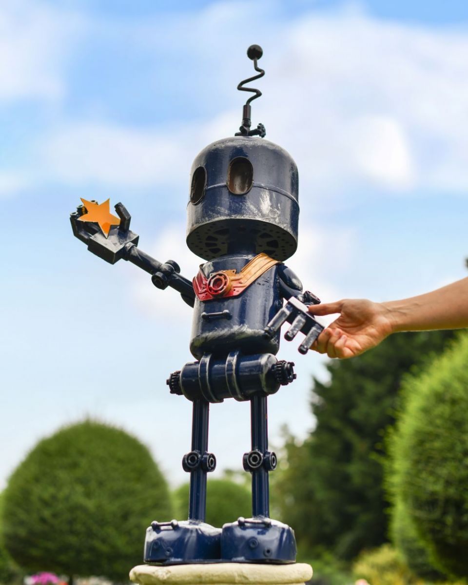 Scale image of Hero Recycled Metal Robot Sculpture Scale image of Hero Recycled Metal Robot Sculpture