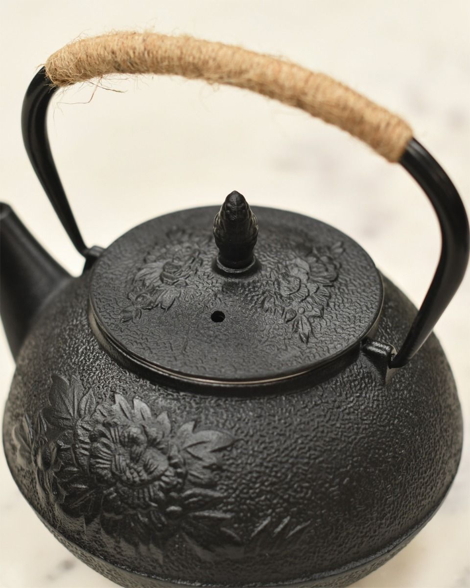 Hessian Handle Up On Teapot 