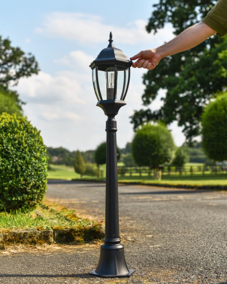 Scale of "Saltburn" Traditional Hexagonal Garden Pillar Light