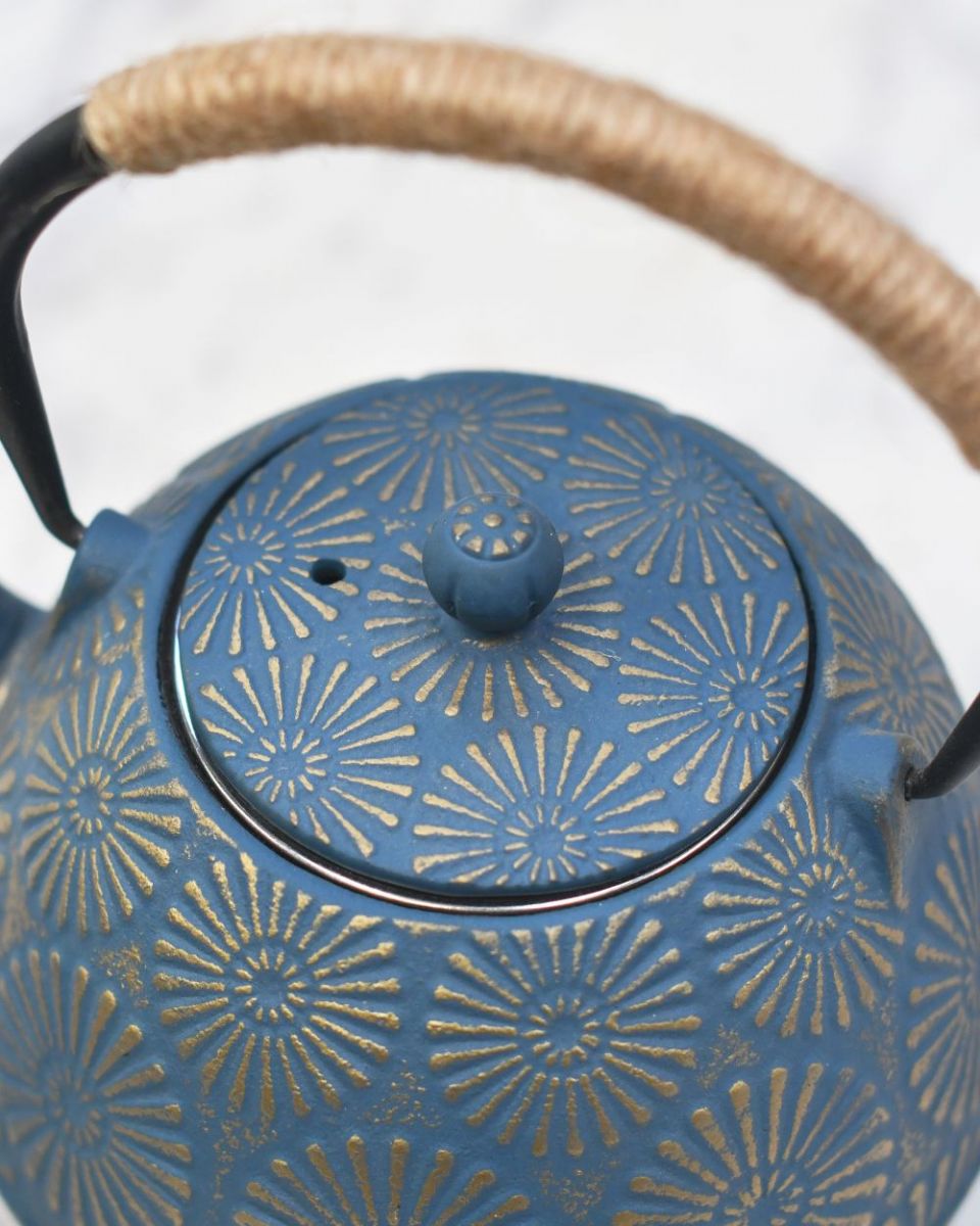 Close up of "Himawari" Blue and Gold Cast Iron Japanese Style Teapot lid Close up of "Himawari" Blue and Gold Cast Iron Japanese Style Teapot lid