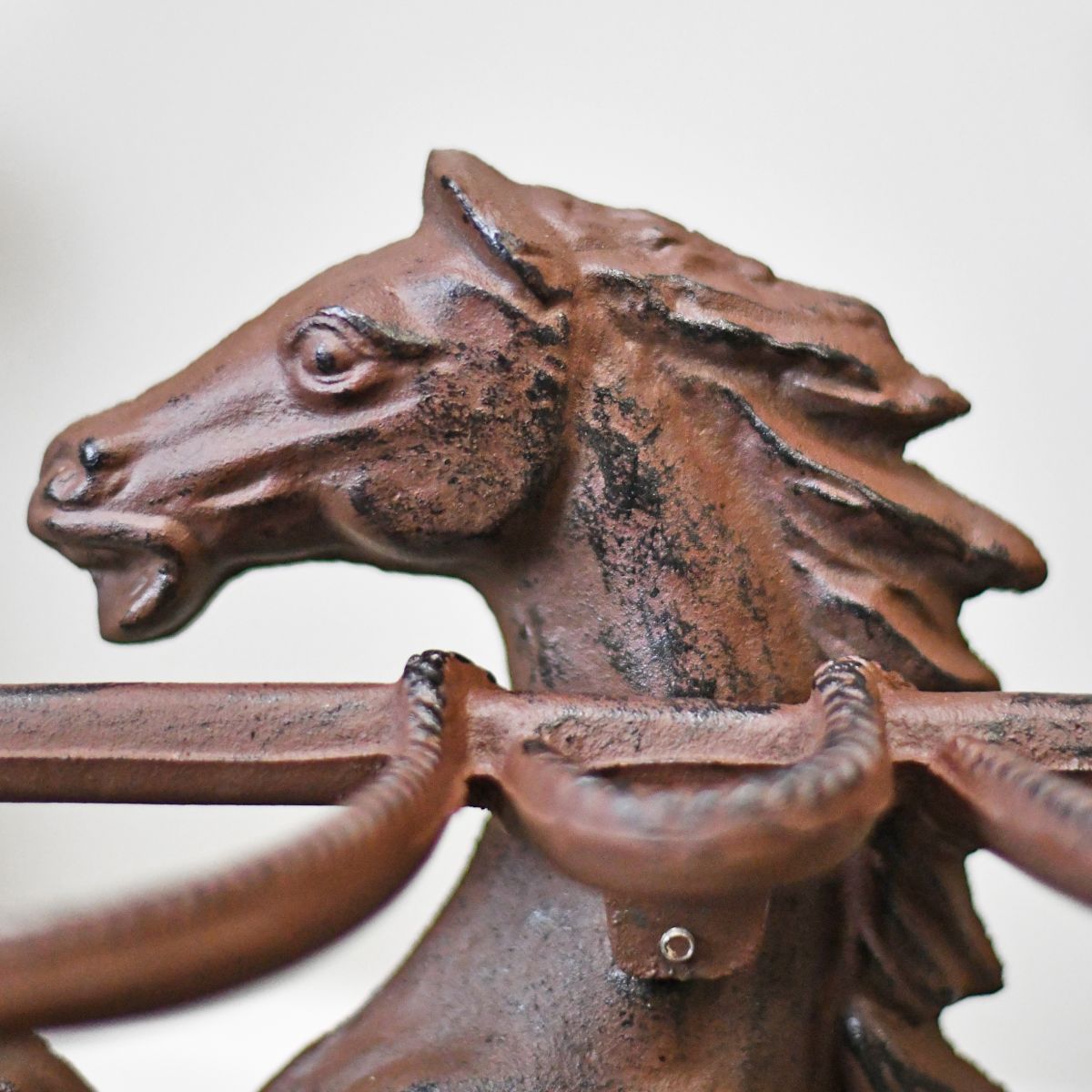 Detailed image of horse head on umbrella stand