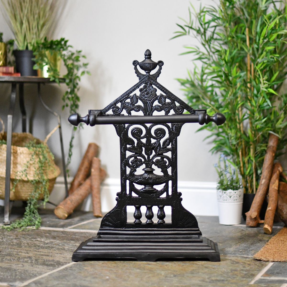 Robust umbrella stand for enryway