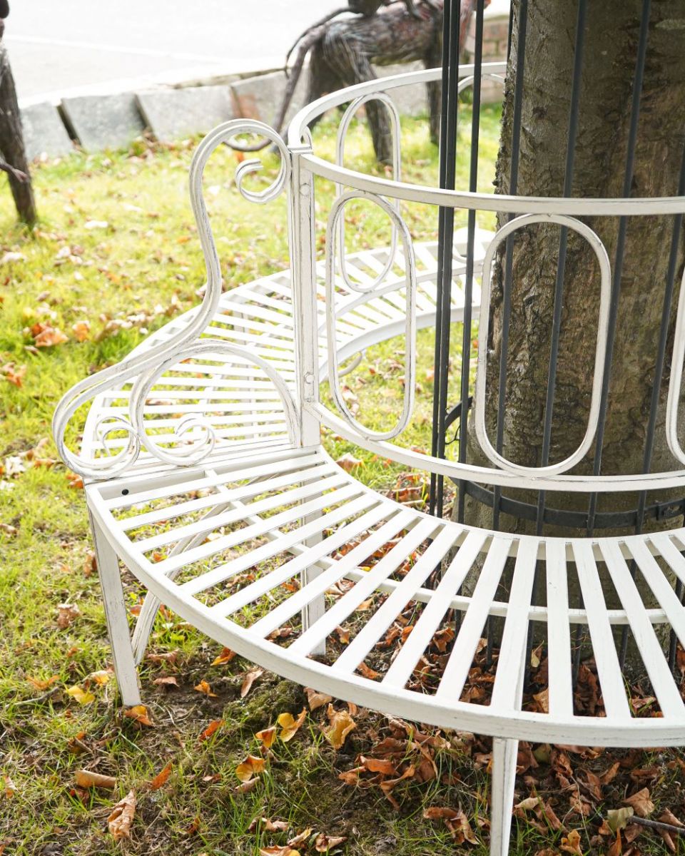 Close up of cream tree bench detailing