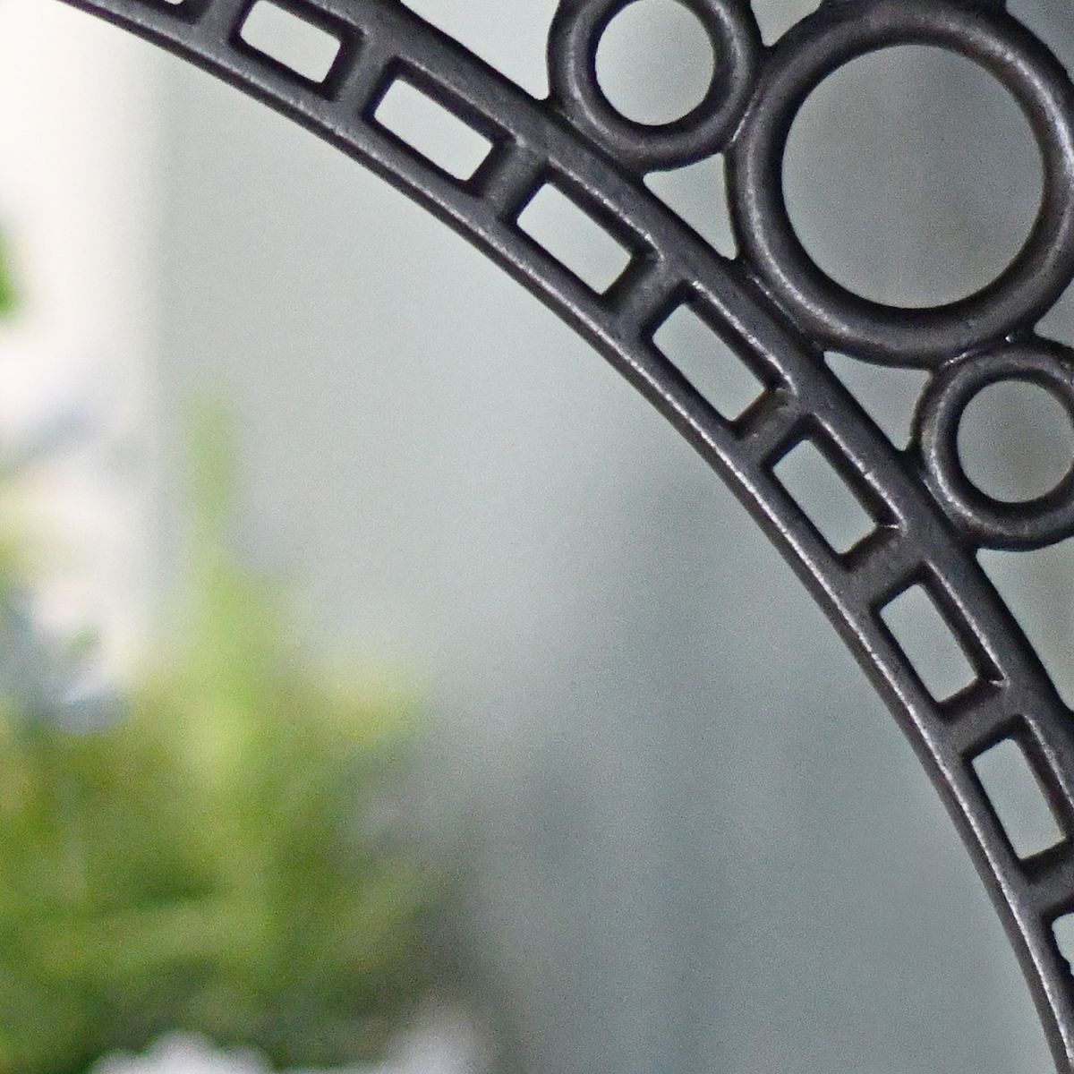 Close-up of the "Iron Bridge" Design Close-up of the "Iron Bridge" Design