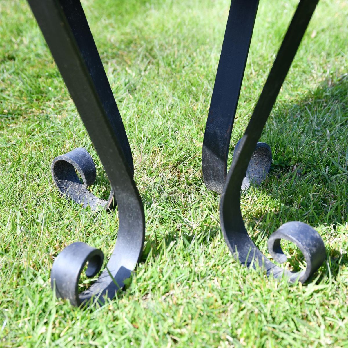 Close-up of the Legs on the Kadai Bowl