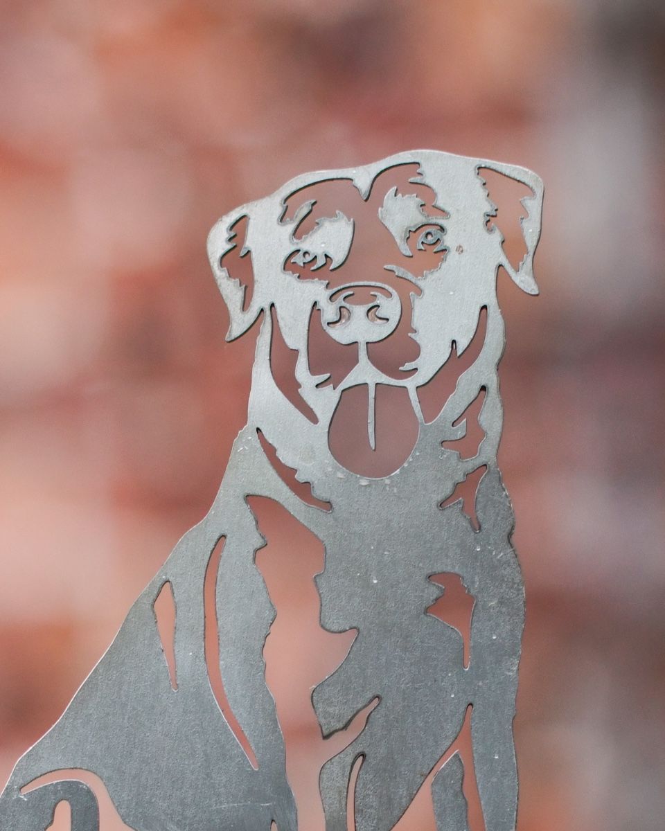 Labrador Artistic Plant Pot Spike - Set of Two close up