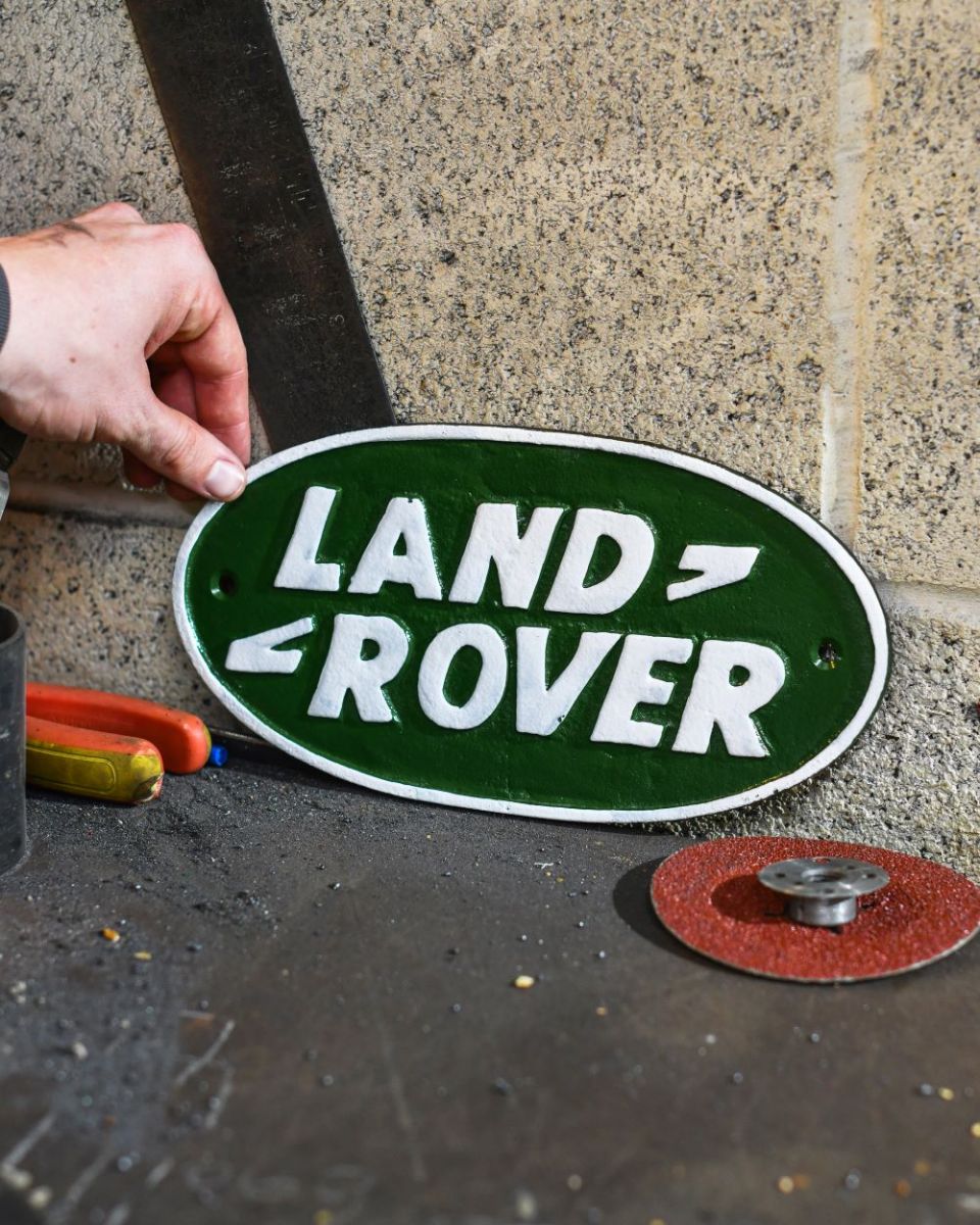 Scale image of Green Land Rover Vintage Style Cast Iron Sign